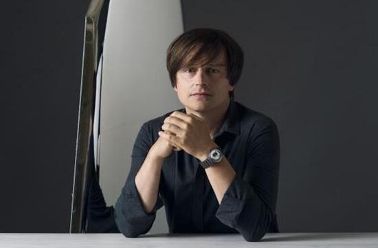 Oskar Zieta is designer of Rodo watches.