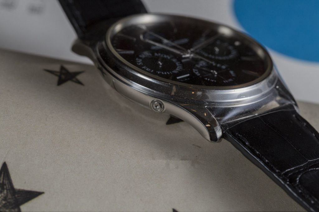 The sturdy fake watches are made from stainless steel.