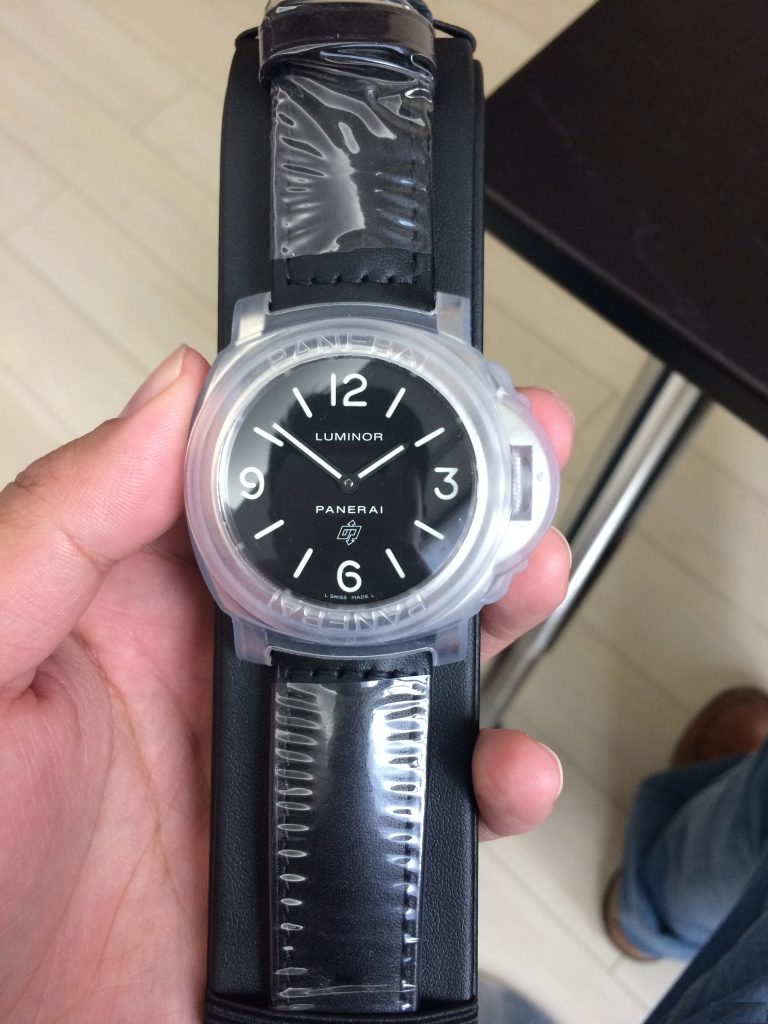 The black dials fake watches have black leather straps.